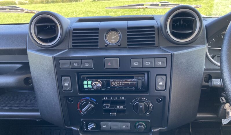 Land Rover DEFENDER 110 2.2 D 2012 full