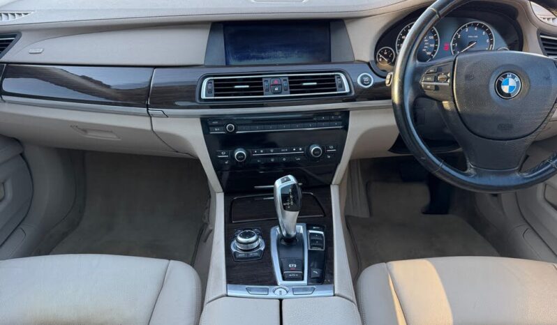 2010 BMW 7 Series 3.0 740i L full