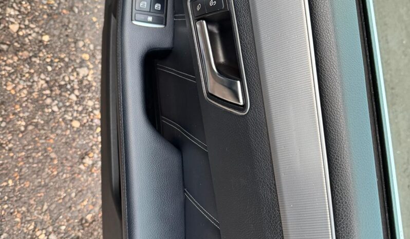 2014 Mercedes-Benz E-Class 2.1TD E300 SE Saloon 4d full